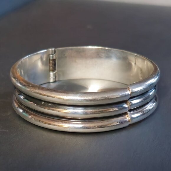 Sterling Silver Jewelry - 925 Sterling Silver Ribbed Hinged Clamper Bangle Bracelet Modernist Jewelry 51g